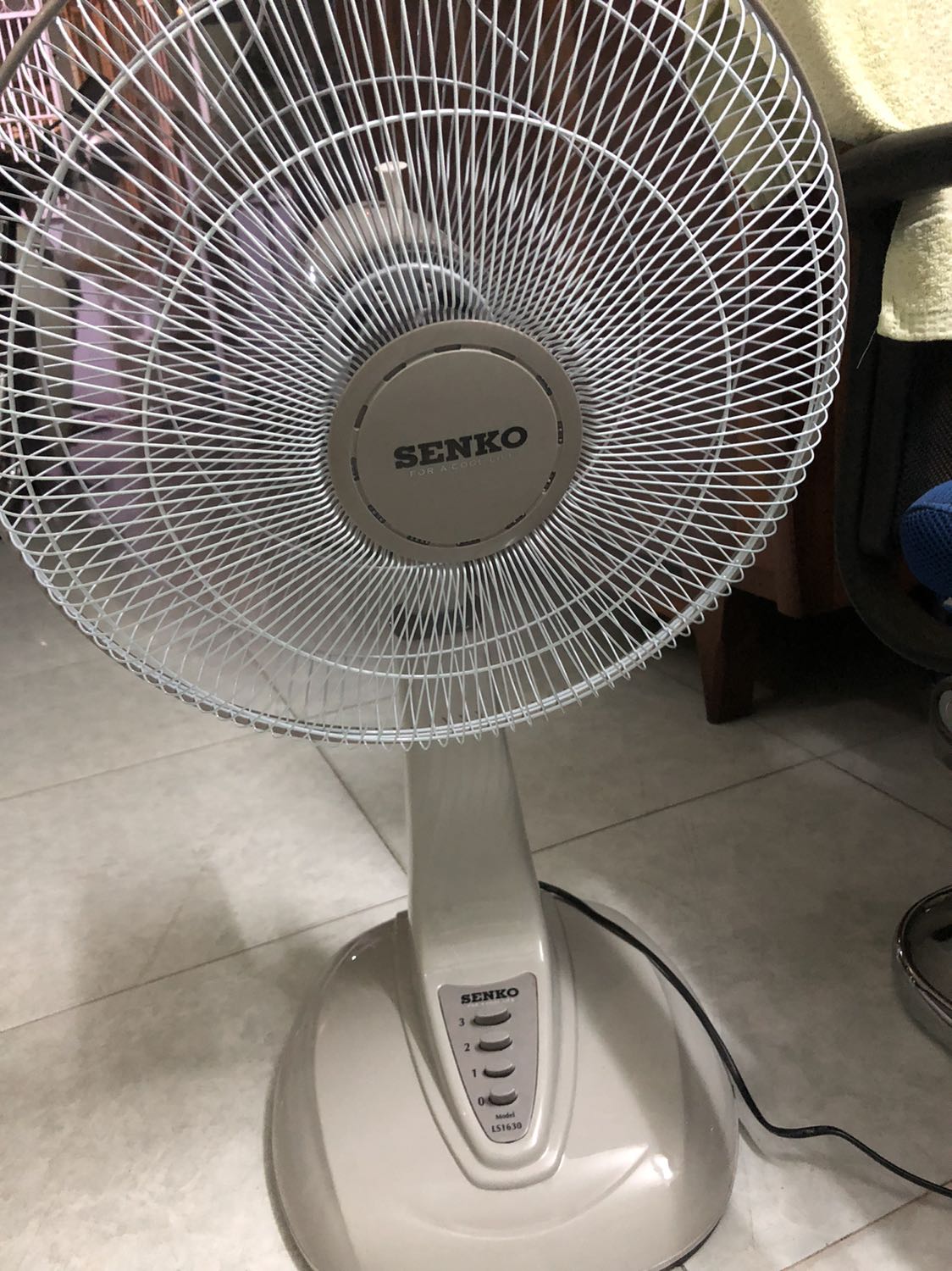 Quạt rất đẹp chạy êm gió mạnh shop giao hàng nhanh giá rẻ mọi người nên mua sản phẩm này tặng shop 5 sao Quạt rất đẹp chạy êm gió mạnh shop giao hàng nhanh giá rẻ mọi người nên mua sản phẩm này tặng shop 5 sao