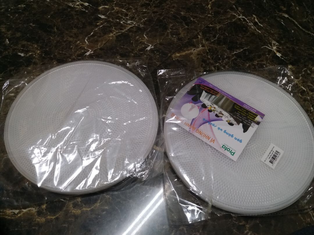 Đóng gói sản phẩm đẹp. Nhưng giao 2 sản phẩm mà 1 sản phẩm đủ, 1 sản phẩm thiếu. Bây giờ tôi muốn có giá đỡ thì sao nhỉ? Mong Tiki hỗ trợ cho tôi để sử dụng các món một cách tốt nhất. Cảm ơn Tiki.