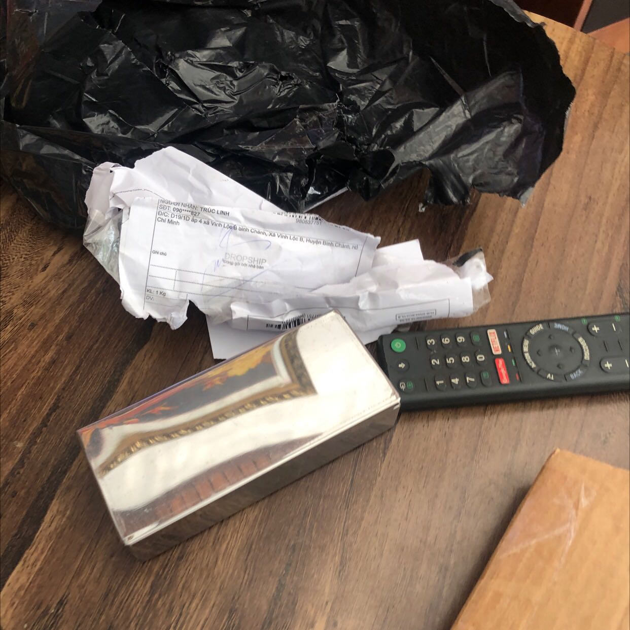 Ở ngoài nhỏ hơn nhiều,Không như mong đợi . Nói chung sp này 2.1tr quá mắc