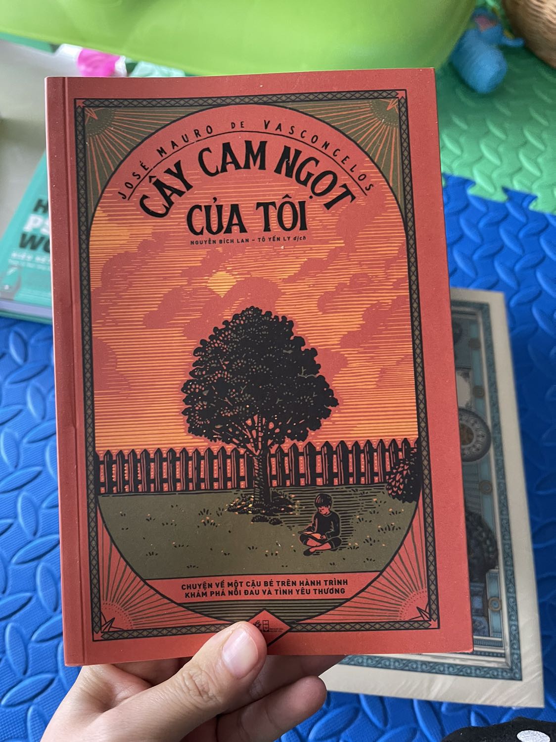 Nhận sách xong cảm thấy quá tuyệt luôn. Từ bìa sách tới nội dung. Nhận sách xong cảm thấy hài lòng, sách còn nguyên seal, không bị cong vênh hay gẫy góc. Xứng đáng 10 điểm. Mình sẽ mua lại sách của nhà sách Đông A vào ngày gần nhất.
