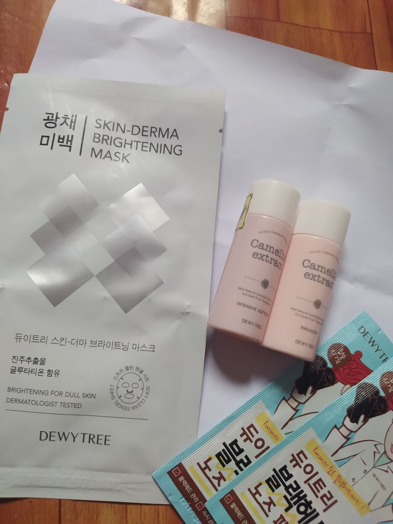 Thời gian giao hàng cực nhanh, mặt nạ thì dùng rất thích luôn, không bị kích thích da một chút nào dù da mình là da nhạy cảm.