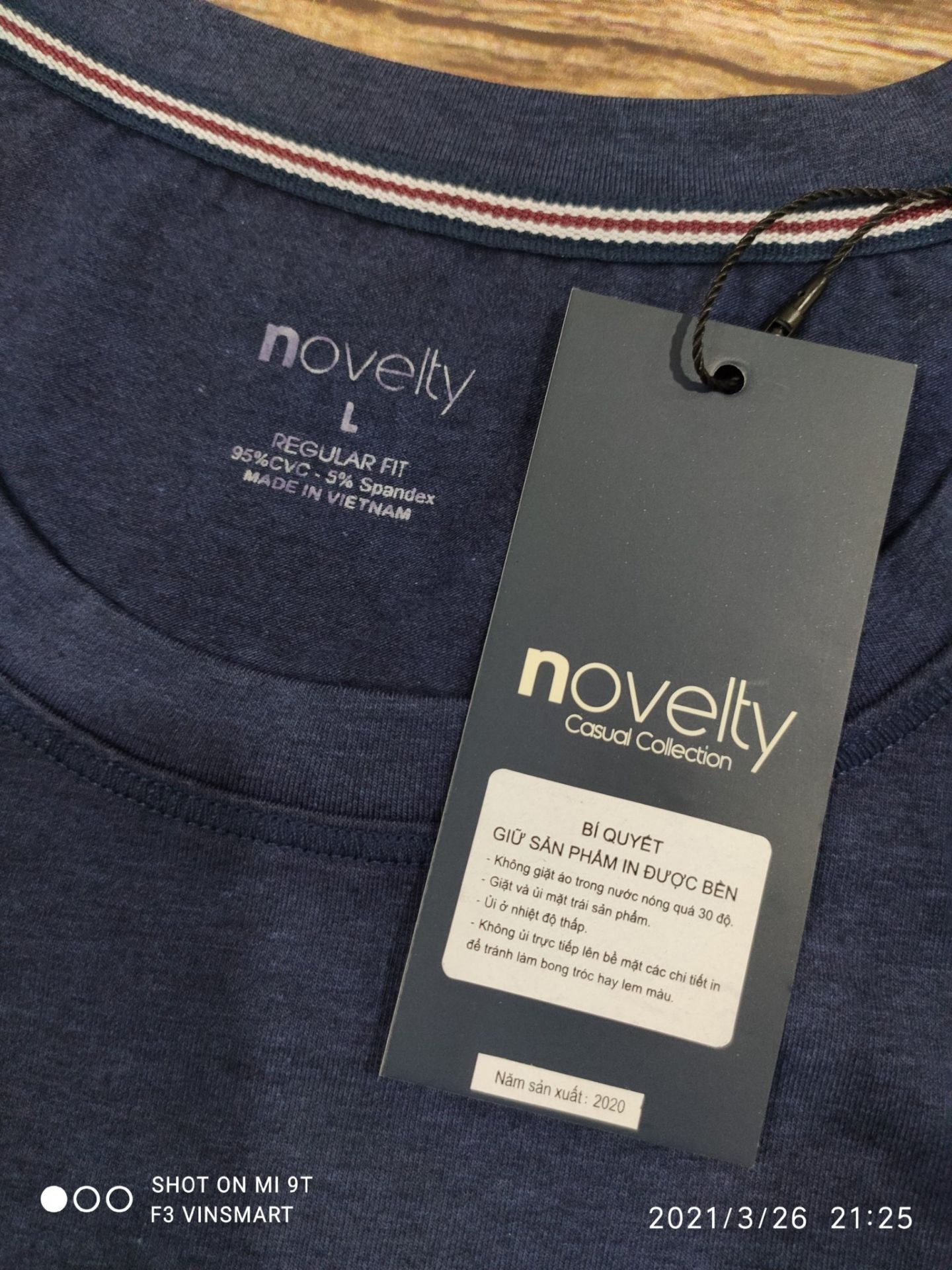 Chất cotton dày dặn, màu sắc không được tươi như trong hình ảnh lắm. Mặc khá là mát. Giá lúc sale là hợp lí chứ giá tag thì hơi chát