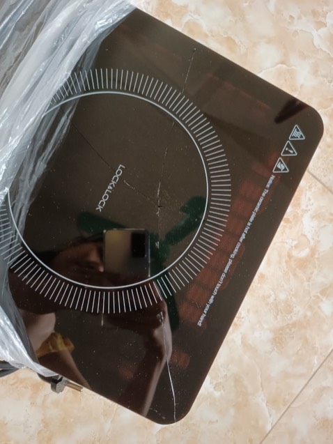 Thật là tồi tệ. Giao hàng cho mình khi mở ra dính mảnh kính vỡ của bếp làm đứt tay. Ko biết bên bán hàng ko kiểm ktra hay do vận chuyển làm vỡ. Đề nghị đổi trả lại cho mình