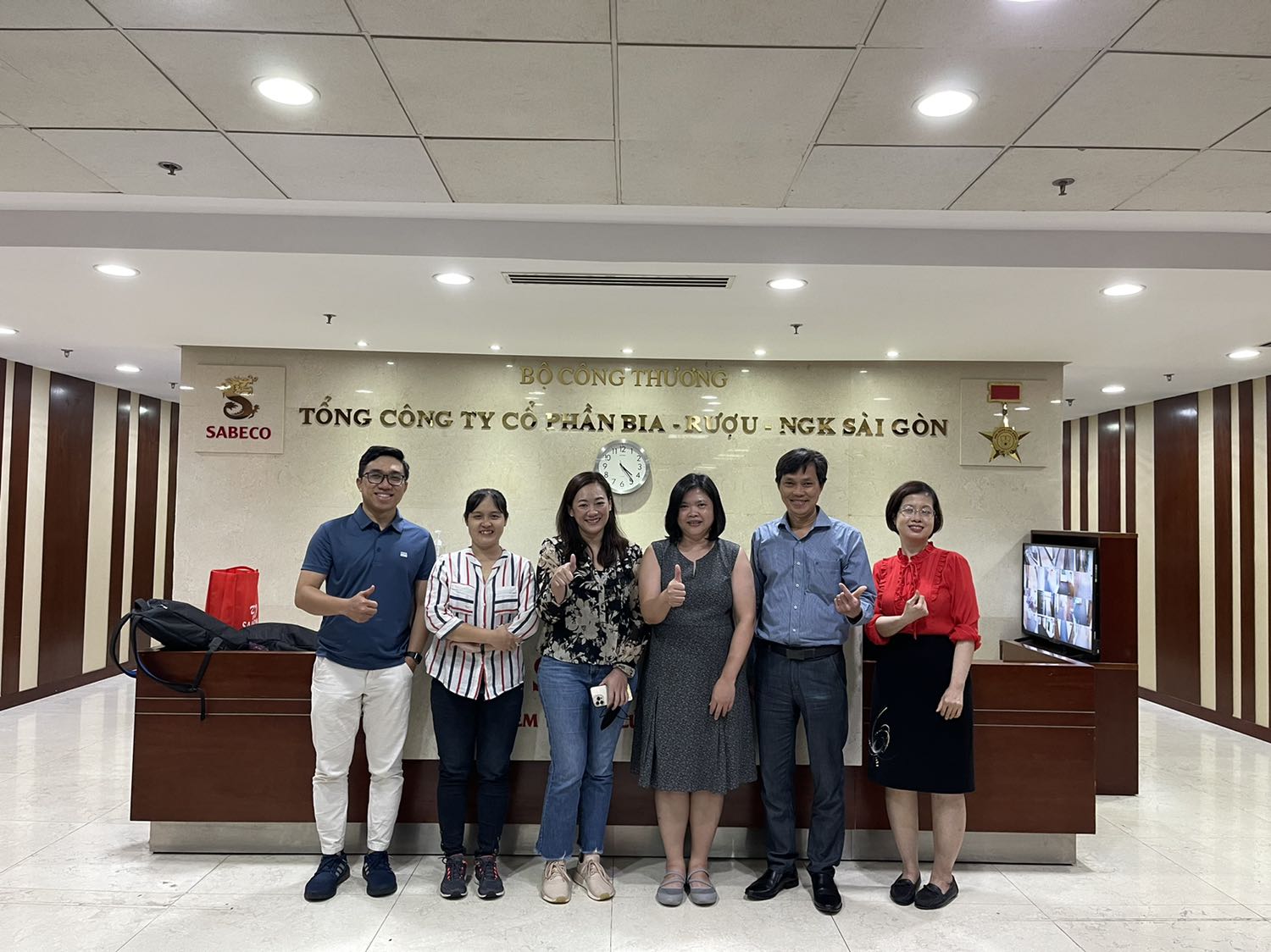 Hàng dởm, chả có tí nghệ nào. Hộp thì ghi 100% nghệ, chat thì nói 95%. Mình từng uống nghệ + mật ong (10/90) nhưng mùi nghệ rất nồng