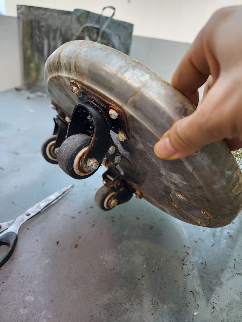 Xe kéo chắc chắn, nhưng hơi nặng hơn so với tưởng tượng. Nếu bánh xe lót bằng cao su mềm và dày hơn một chút để leo bậc cầu thang đỡ kêu to thì sản phẩm sẽ hoàn hảo hơn Xe kéo chắc chắn, nhưng hơi nặng hơn so với tưởng tượng. Nếu bánh xe lót bằng cao su mềm và dày hơn một chút để leo bậc cầu thang đỡ kêu to thì sản phẩm sẽ hoàn hảo hơn