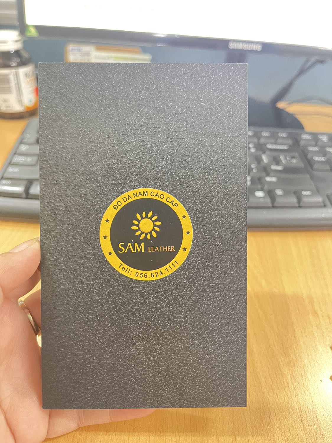 Dây đựng trong hộp rất đẹp,chất liệu da cũng ưng lắm  shop,quá trình xài ok sẽ ủng hộ tiếp