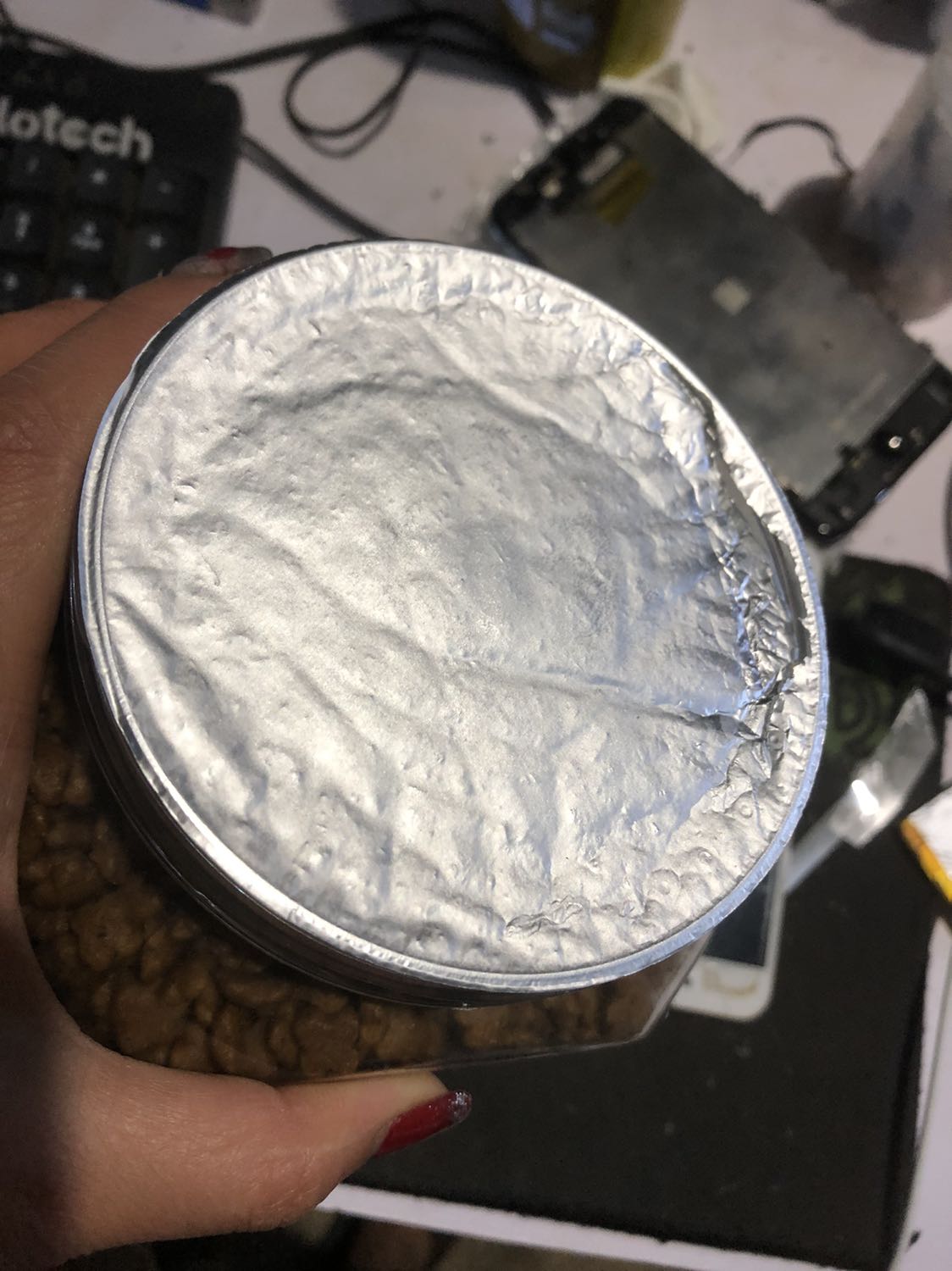 Chưa cho bé ăn nên k biết thế nào. Shop đóng gói chưa cẩn thận lắm lúc mình nhận được hàng nắp hộp vỡ, lớp giấy bạc bên trong bị thủng