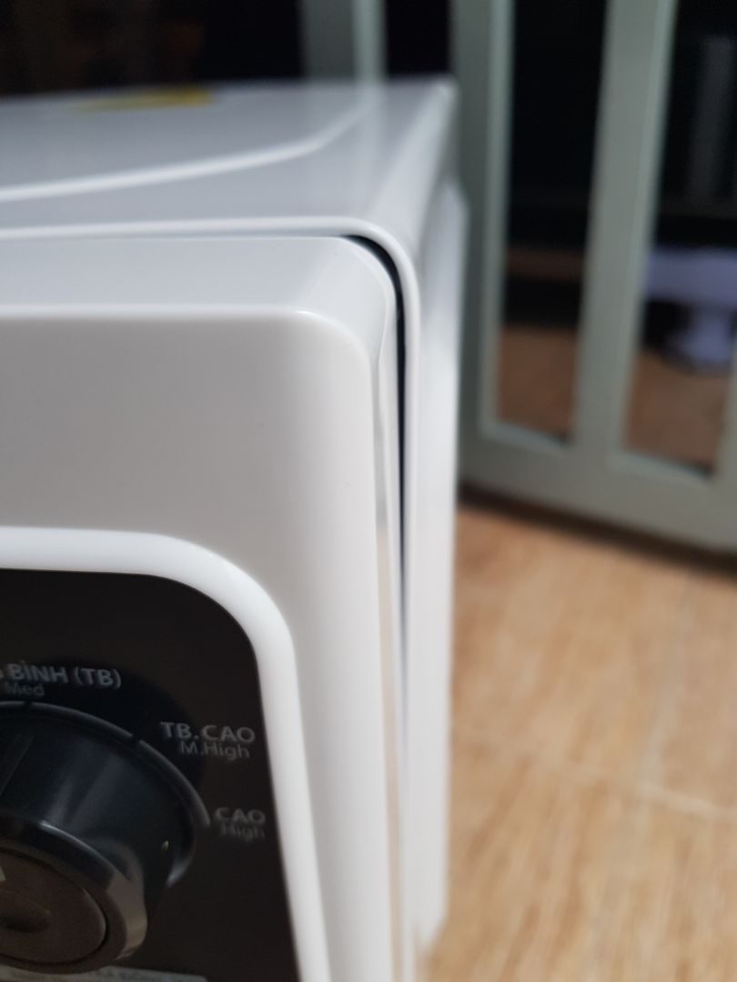 Vỏ bên ngoài lò bị cong vênh và lòi ra ở 2 bên góc. Tiki vui lòng đổi hàng lại cho mình Vỏ bên ngoài lò bị cong vênh và lòi ra ở 2 bên góc. Tiki vui lòng đổi hàng lại cho mình