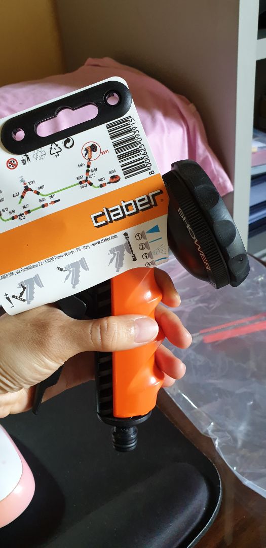 lúc mới nhận hàng thì rất ok. nhựa tốt, cầm chắc tay, 4 chế độ. nhưng được vài ngày thì bị hư chỗ vặn chuyển chế độ tưới. nó k còn rắc rắc khi vào khớp nữa và bị chảy nước xuống tay cầm. k đáng với tầm tiền. mình mua 380k