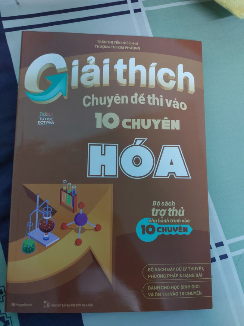 sách khá nhiều kiến thức á
mình thấy cả kiến thức của cấp 3 chuyên sâu cũng có trong này
các bạn có thể học chương trình cấp 3 rồi đọc quyển này cũng được