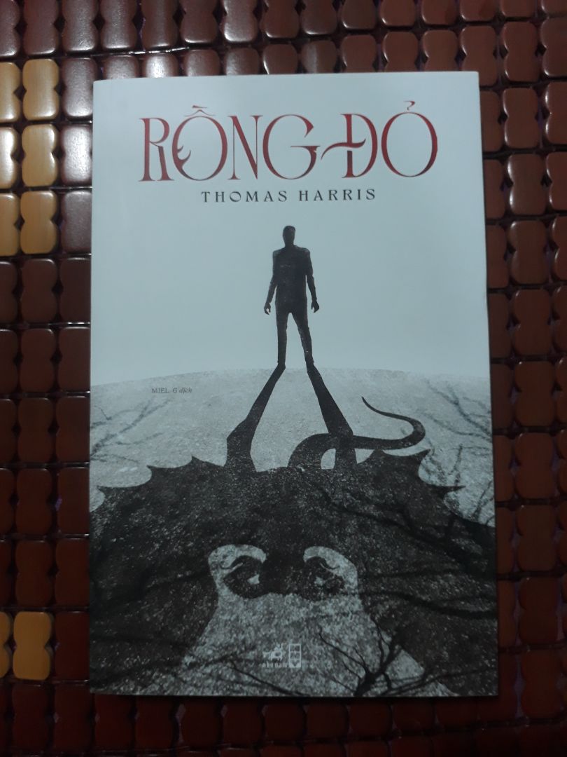 mình mong sách về từng ngày luôn sách xinh xỉu up xỉu down luôn ă tiếc là không nguyên seal, sách bị gãy góc bìa nữa Tiki đóng gói vẫn tệ như cũ:")))