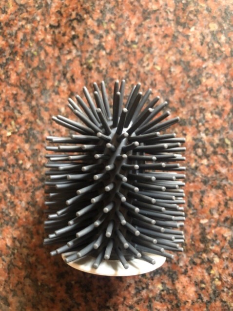 Giờ đến cái cọ nhà wc cũng đẹp như này luôn, mấy cái bàn chải bình thườg ọp ẹp k cọ nổi 😭😭 rất thích các sản phẩm của shop này, sợi silicon dầy siêu to khổng lồ ngoáy vài cái là sạch. Cốc để nước tẩy nhựa chắc chắn, cầm nhẹ tay, thấy có cả loại gắn tường nữa nhỉ. Cực kỳ hài lòng