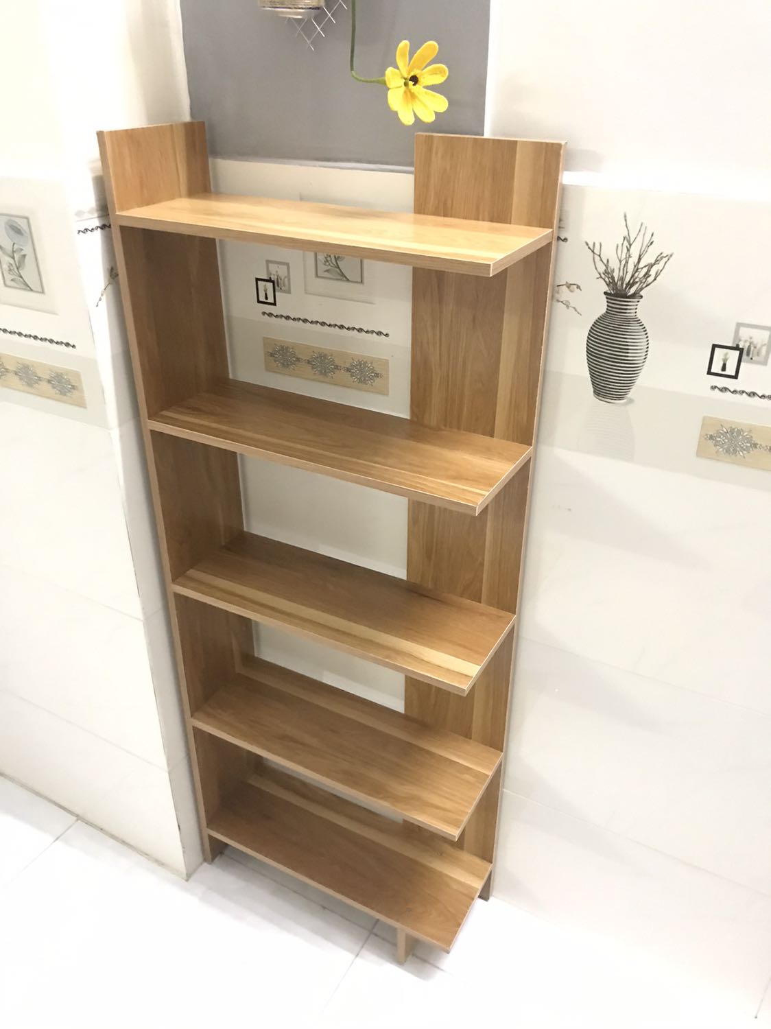 giao hàng nhanh, bạn giao hàng vui tính nhưng sản phẩm ko được shop đóng gói cẩn thận. vì kệ nặng, mình nhận hàng ở cty chở về nhà. 2 đầu ko được gói kỹ rất dễ bị bung. về mở ra thì 2 thanh dài bị xước như hình. lắp ráp vào nhìn cũng ok. cho shop 4* giao hàng nhanh, bạn giao hàng vui tính nhưng sản phẩm ko được shop đóng gói cẩn thận. vì kệ nặng, mình nhận hàng ở cty chở về nhà. 2 đầu ko được gói kỹ rất dễ bị bung. về mở ra thì 2 thanh dài bị xước như hình. lắp ráp vào nhìn cũng ok. cho shop 4*