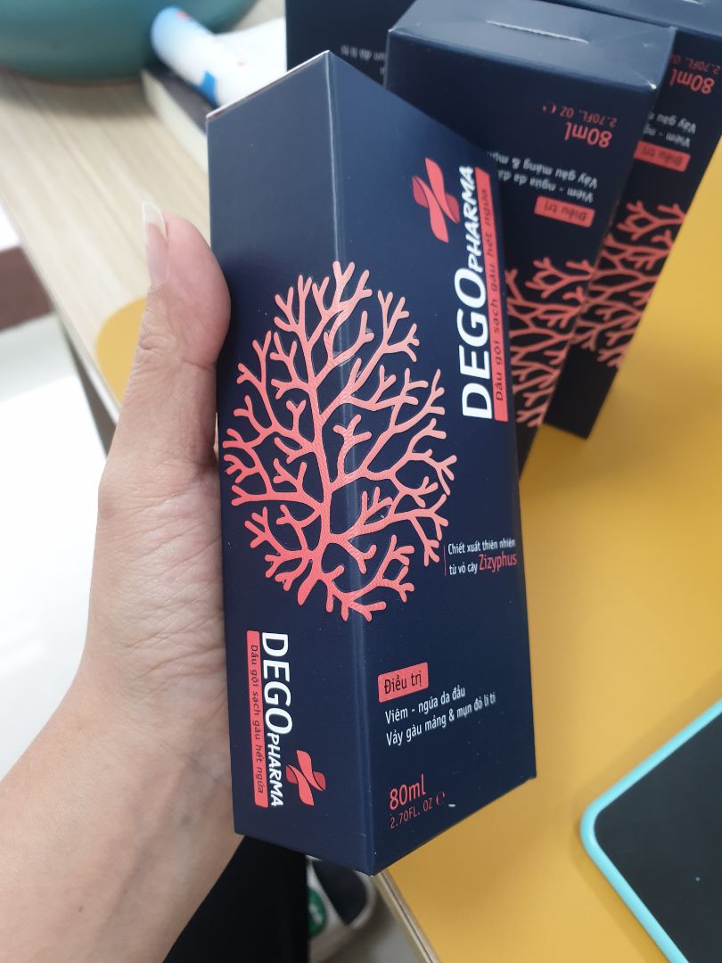 dầu gội mát da đầu, riêng với mình thì hoàn toàn hết ngứa( trước mình hơi bị sần 2 bên mai tóc gây ngứa nhưng dùng 2 lần là hết luôn) tự tin hẳn, cám ơn hãng dầu gội VN chất lượng cao. giá hơi chát nhưng xài mấy loại khác vẫn ko hết nên chắc tiền nào của đó.