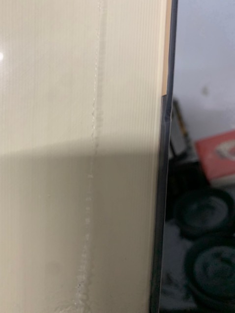 Nội dung chưa đọc nên chưa đánh giá được.
Ngoại quan sách đẹp, to dày. Mua giá sale + áp mã giảm giá của Tiki với ngân hàng nên được giá tốt lắm. 

Mấy tháng gần đây Tiki đã đóng gói kỹ hơn trước nhiều nhưng không hiểu sao đơn này lại đóng ẩu y cũ(không bọc đệm mút gì xung quanh mà để trống không rồi lót 1 lớp mút lên mặt trên) may là nhận sách chỉ bị cấn nhẹ 1 vết ở viền dưới(đặt 3 cuốn 3 đơn khác mà đều chung 1 vị trí cấn này thì không biết có phải do lưu kho không), mà cũng không ảnh hưởng lắm nên không sao.
Bên vận chuyển chuyển hàng nhanh, cẩn thận, chuyển xa mà thùng hàng không có vết cấn móp nào.