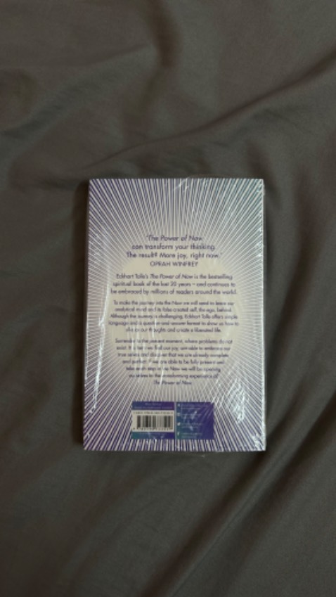 Sách mới đẹp. Giao siêu nhanh. Giá tốt nhứt vũ trụ roài. Bản này của The Power of Now mình tìm sách new lâu rồi. Sách bán chạy nên khó tìm 🥹
