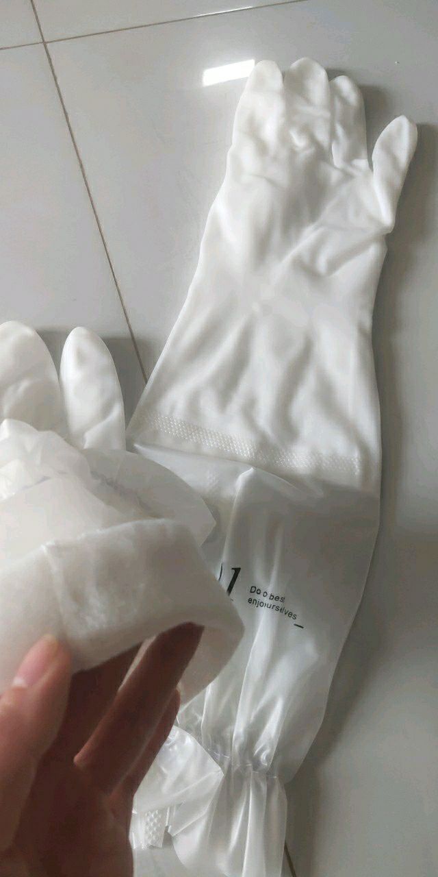 lớp nỉ bên trong mềm mềm. thích lắm ý. nói chung găng tay dai đẹp, nên mua các bác ạ