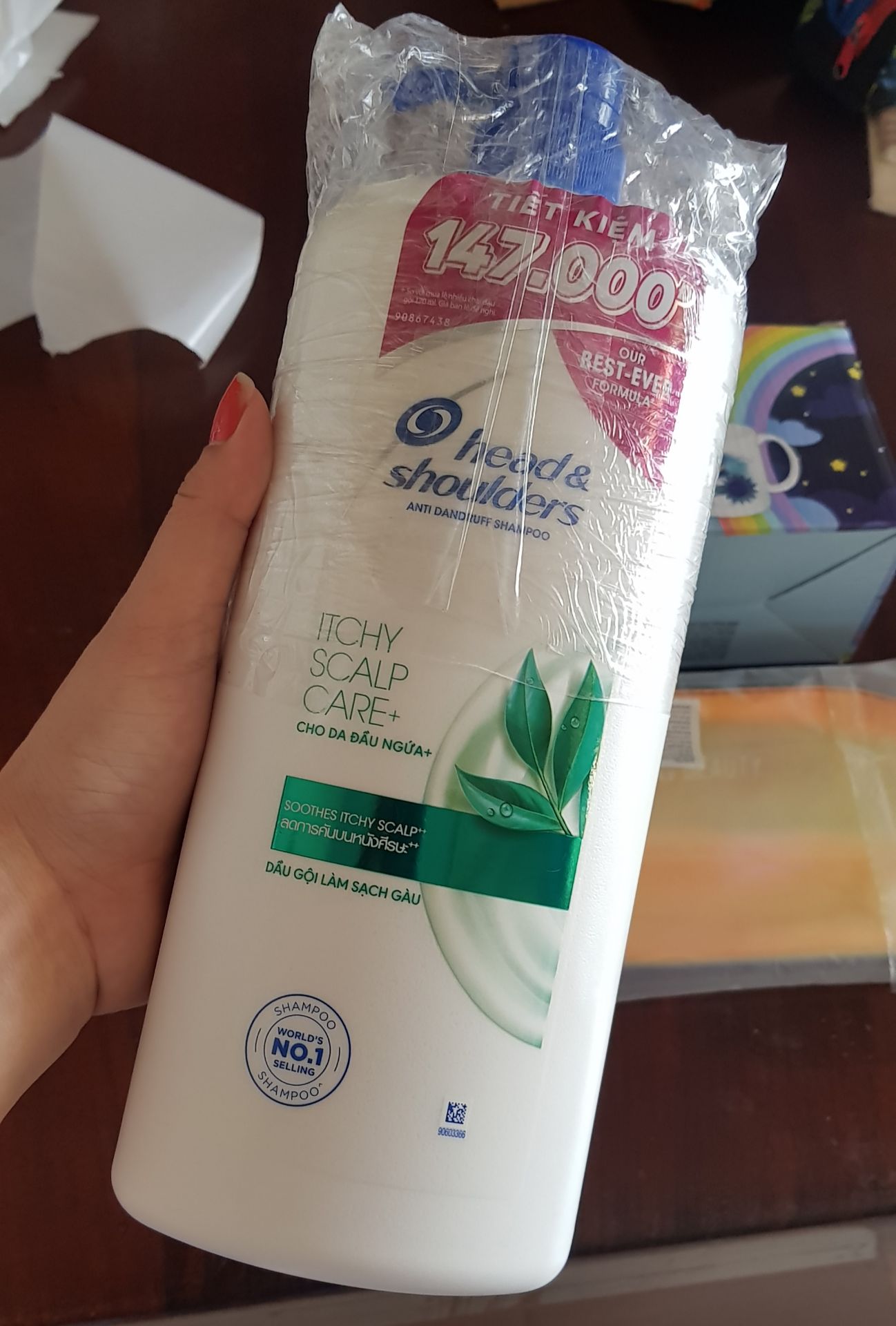 shop đóng gói cẩn thận , chai dầu gọi to đùng. Mua khuyến mãi dc giá rẻ mà còn dc tặng quà. Có điều không được vui ở khâu chờ xác nhận đơn hàng quá lâu. Nhưng vì sau khi khiếu nại shop đã giải quyết đơn hàng nhanh chóng hơn nên vẫn tặng shop 5 sao. Hy vọng lần sau mua hàng k gặp tình trạng này nữa shop nhé