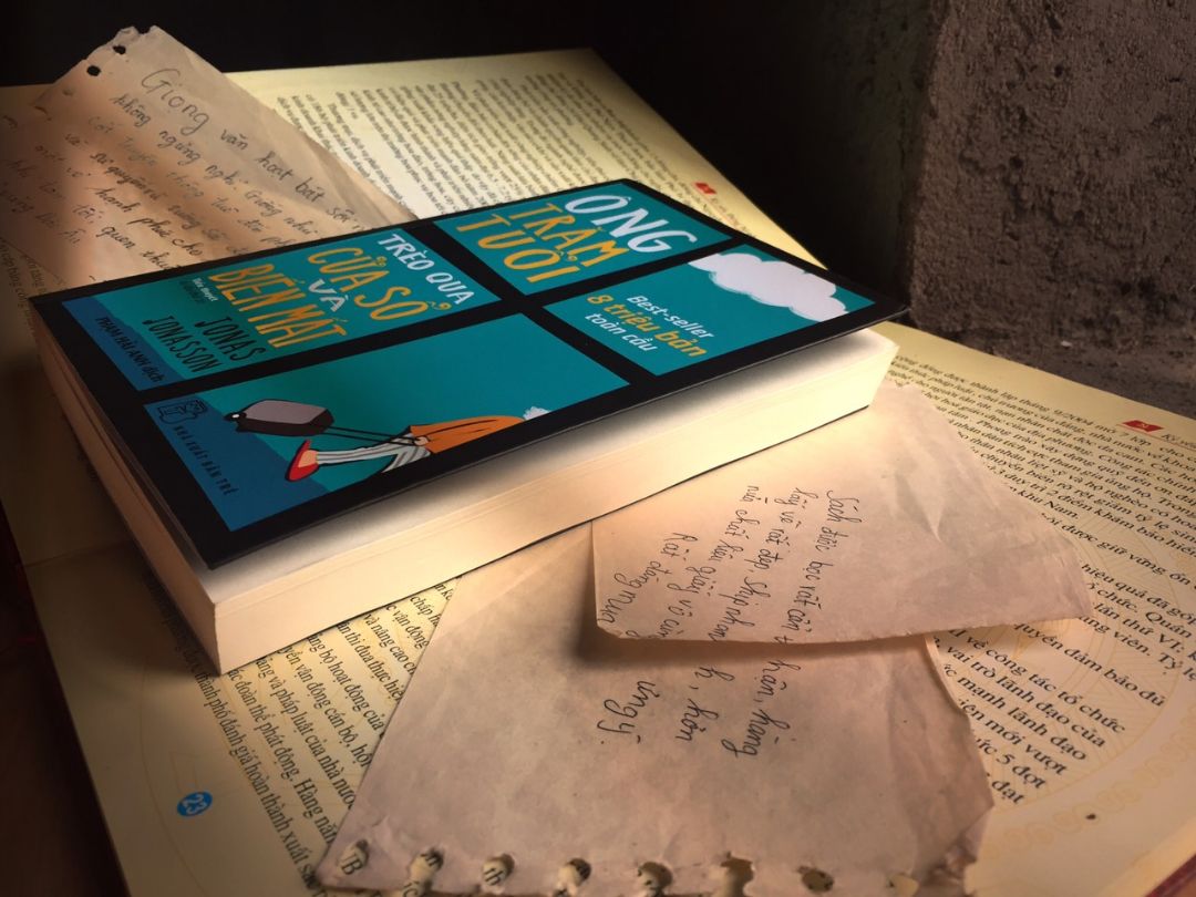 Sản phẩm rất đẹp và đáng tiền nhá .Dù mình chưa đọc hết nhưng giọng văn rất hay và hài hước giúp các bạn giải trí và cũng có kha khá bài học. Giao hàng siêu nhanh và đóng gói rất cẩn thận.( Không biết do vô tình hay hữu y mà mk được tặng 2 cái dấu trang vô cùng vui luôn.) các bạn nên thử trải nghiệm 1 lần nhá !