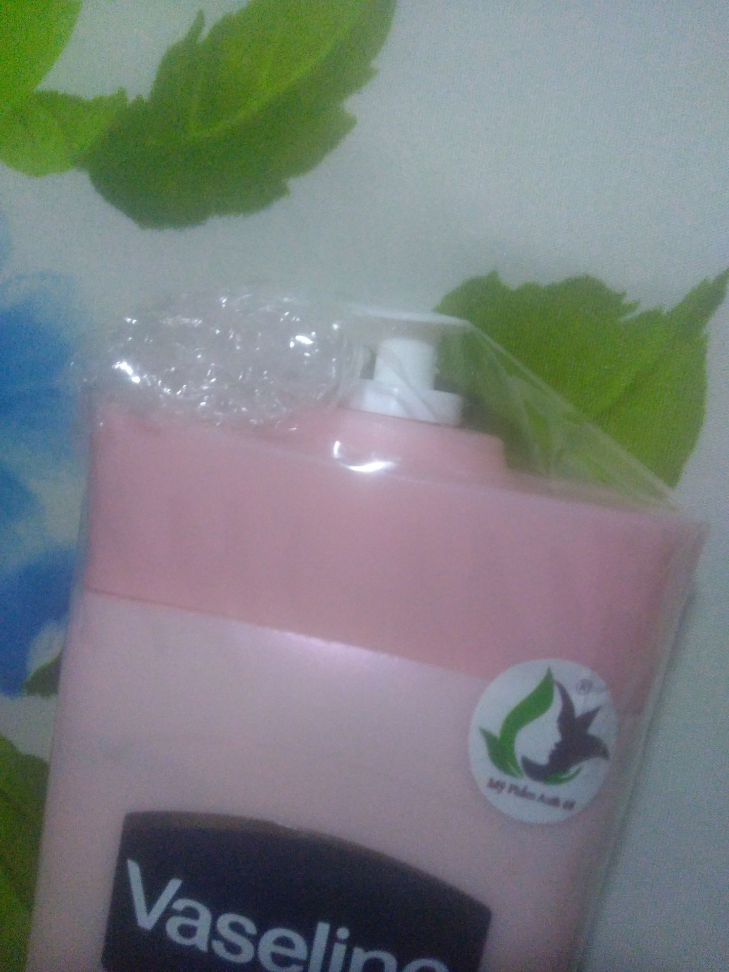 ?trước  tiên là dòng chữ hàng dễ vỡ là ưng cái bụng rồi. giao hàng đúng hẹn đóng gói hàng cực kì kĩ luôn. hàng mới đẹp cực kì luôn. mình rất tin tưởng tiki. chất lượng phục vụ của tiki là số 1?