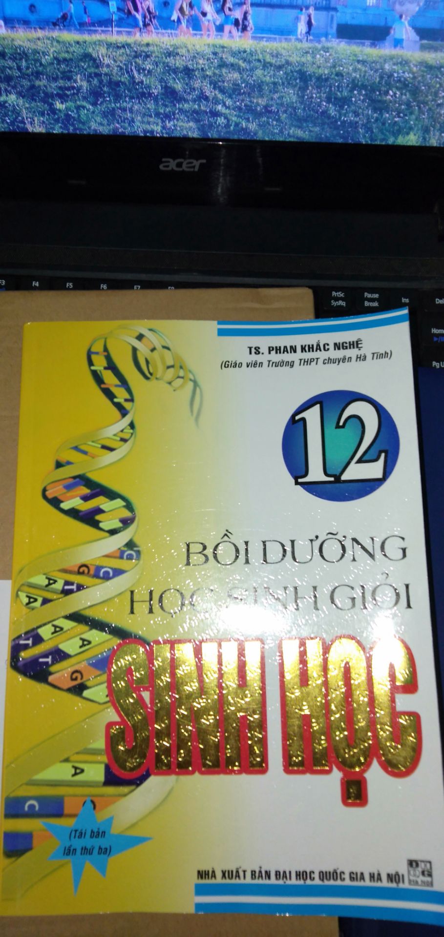 Sách hay, tác giả viết chi tiết. Giấy và mực chưa tốt lắm, nhưng nội dung hay. Mua ngay đợt giảm giá nên rất hời. Ngày xưa thời mình học cấp 3 nếu có thương mại điện tử kiểu Tiki như vầy thì đỡ tiền mua sách biết bao. Giao hàng nhanh, mình đặt rạng sáng thứ 2 thì trưa thứ 2 có.