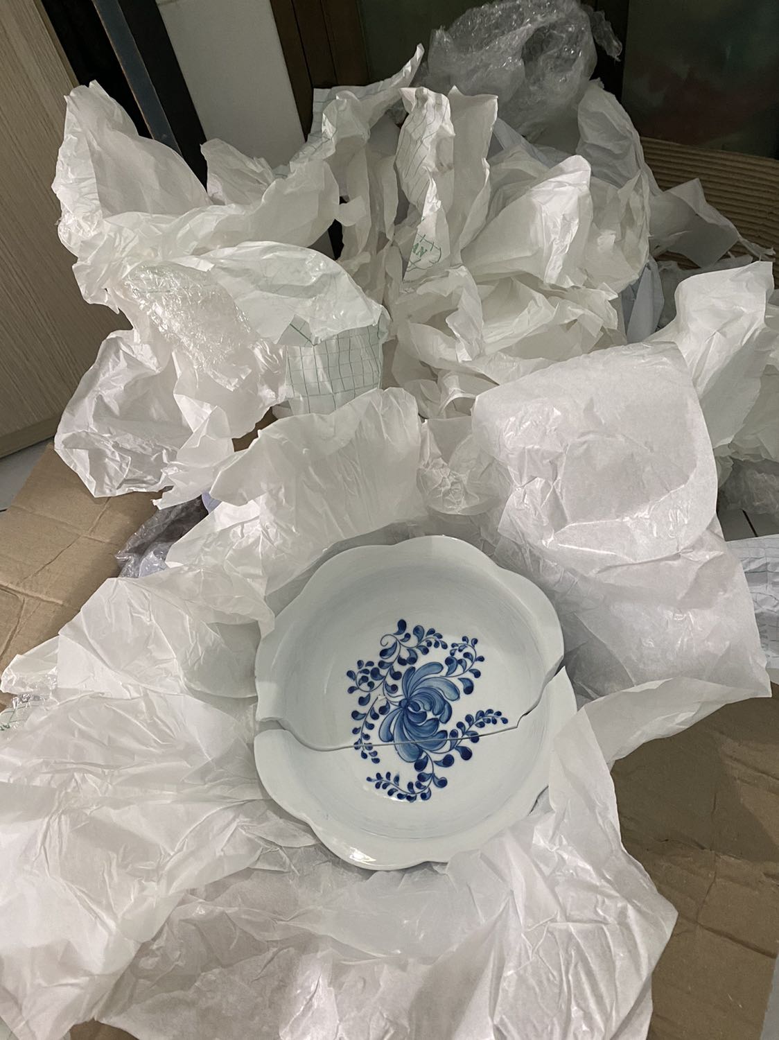 Bể mất chiếc to bự. Mình đã yêu cầu tiki đổi trả hàng