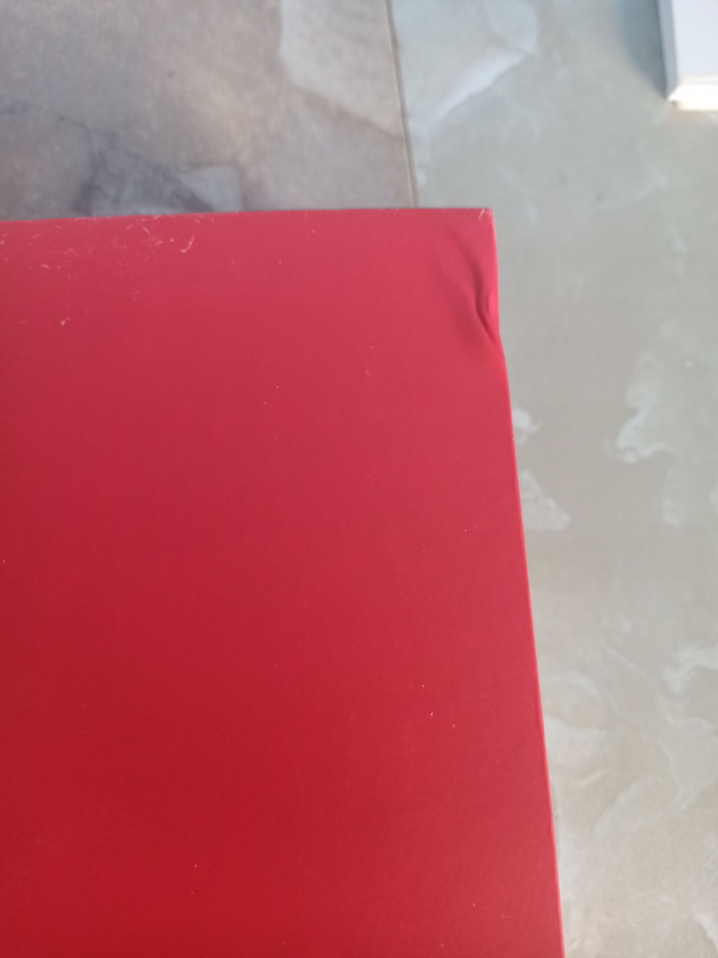 Thật sự đây là lần đầu tiên mình cảm thấy rất tệ về cách đóng gói và vận chuyển của TIKI, sách thì như mn thấy trông hình, thật sự đây là một cuốn sách khá đắt của Omega nên bị như thế thật sự mk khá bực, mong TIKI sẽ khắc phục khâu giao hàng