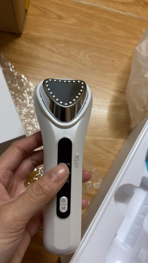 Mình mua dùng lâu rồi mà giờ mới đáng giá cho shop.
Dùng xong cảm giác da sạch hơn nhiều mụn không lên nữa, đáng mua nha.
Rất thích shop này vì toàn bán hàng uy tín đẹp.