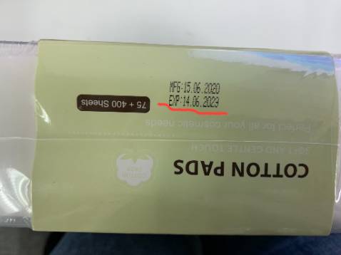 Đặt hàng 1 đằng, giao 1 nẻo. Mình đặt 2 hộp 1000 miếng thì giao cho 1 hộp 1000 miếng và 1 hộp 475 miếng. Đồng kiểm cùng với nhân viên giao hàng, biết là giao ko đúng yêu cầu rồi nhưng mình vẫn dễ tính nhận hàng. Ai dè, lúc sau nhìn kĩ mới thấy cái hộp giao nhầm còn sắp hết hạn (nhận hàng 17/03/2023 mà HSD 14/06/2023). Shop nên bán hàng có tâm chút đi.