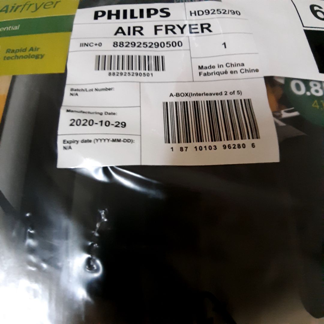 Rất hài lòng.
Có đầy đủ hướng dẫn sử dụng và phiếu bảo hành. 
Nồi nhỏ gọn. Khay chống dính tốt nên dùng xong làm sạch dễ dàng. 
Lần đầu chiên thử đùi gà, da giòn thịt mềm rất ưng. Kinh nghiệm là nên lật mặt đồ ăn trong thời gian nấu để vàng đều hai mặt.