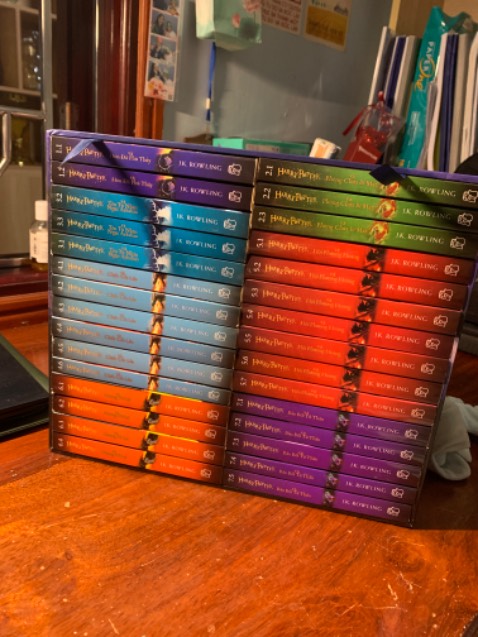 Ôi nó đẹp lắm ấy ạ bìa siêu xinh. Giao hàng nhanh nhưng mà sách có vài trang bị nhăn sót lắm ạ 😔. Vẫn chấm 5 ⭐️ nhé