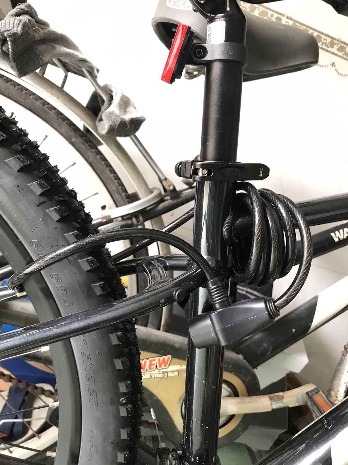 Dây chắc chắn, đẹp. Nhưng phần nhựa ổ khoá không xịn lắm Dây chắc chắn, đẹp. Nhưng phần nhựa ổ khoá không xịn lắm