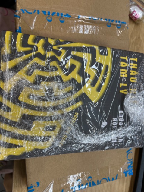 Bìa đẹp, mịn, đóng gói cẩn thận nữa, mùi sách mới thơm xỉu🥰🥰🥰 chưa đọc nội dung nhưng đã xem qua một số bài trích nd sách thấy khá oke nên mua