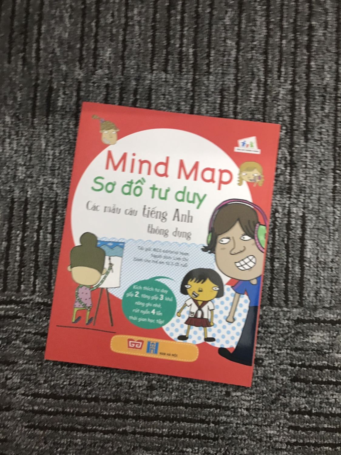 Sách cho bé học tiếng a rất bổ ích, trình bày bố cục sinh động dễ nhớ, hình thành tư duy thói quen học theo sơ đồ logic dễ nhớ.