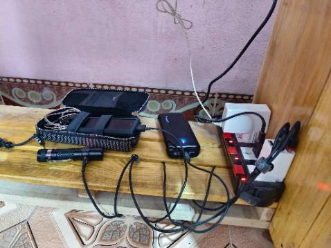 Mình thích bề mặt nhám hơn nhựa bóng.