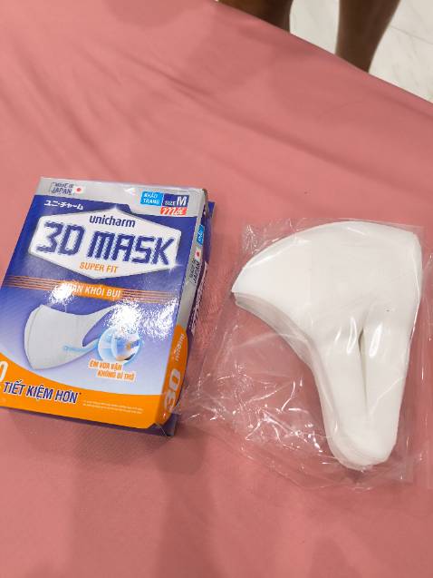 Đã mua rất nhiều lần và càng ngày shop càng ẩu. Khẩu trang không chia ra để từng túi nhỏ như lúc trước mà để 1 bịch lớn. Vậy mỗi lần muốn lấy vài cái để đi ra ngoài thì để vào đâu. Mấy lần sau này đều như vậy nên muốn để xem shop có khắc phục không nhưng mà vẫn vậy. Nên phải nói thôi