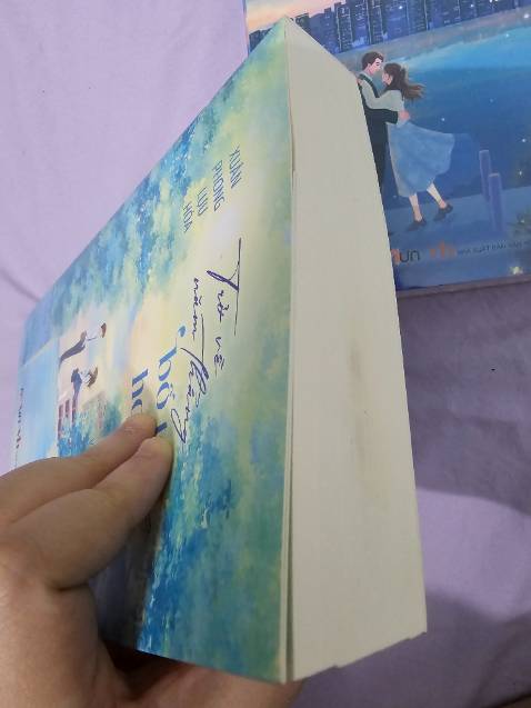 Hàng mới nhận còn seal nên m an tâm, nhưnh mà khi gỡ seal ra mới thấy bị bẩn cả 1 vết, hơi bùn vì mình mua để sưu tầm mà bị vậy