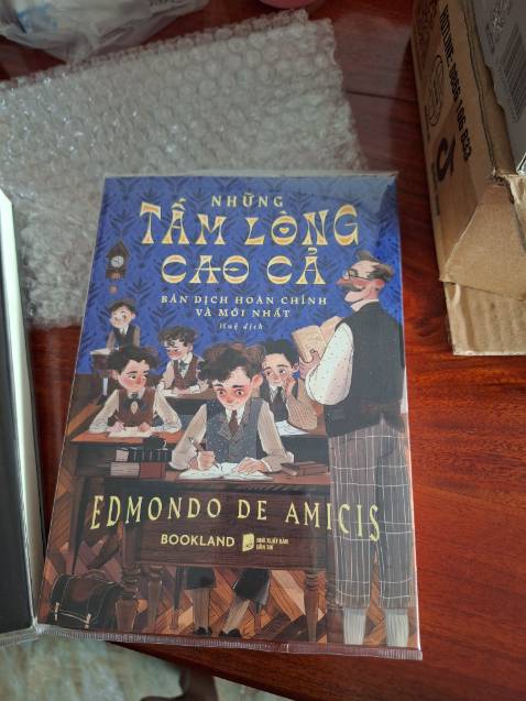 Shop giao hàng nhanh, mình sử dụng bookcare để bọc sách nhìn cho sạch sẽ.