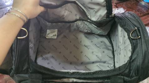 Túi đẹp, chắc chắn và xịn xò lắm nha. Các ngăn chia cũng hợp lý và tiện dụng, rất đáng tiền. Có phiếu bảo hành 2 năm luôn.