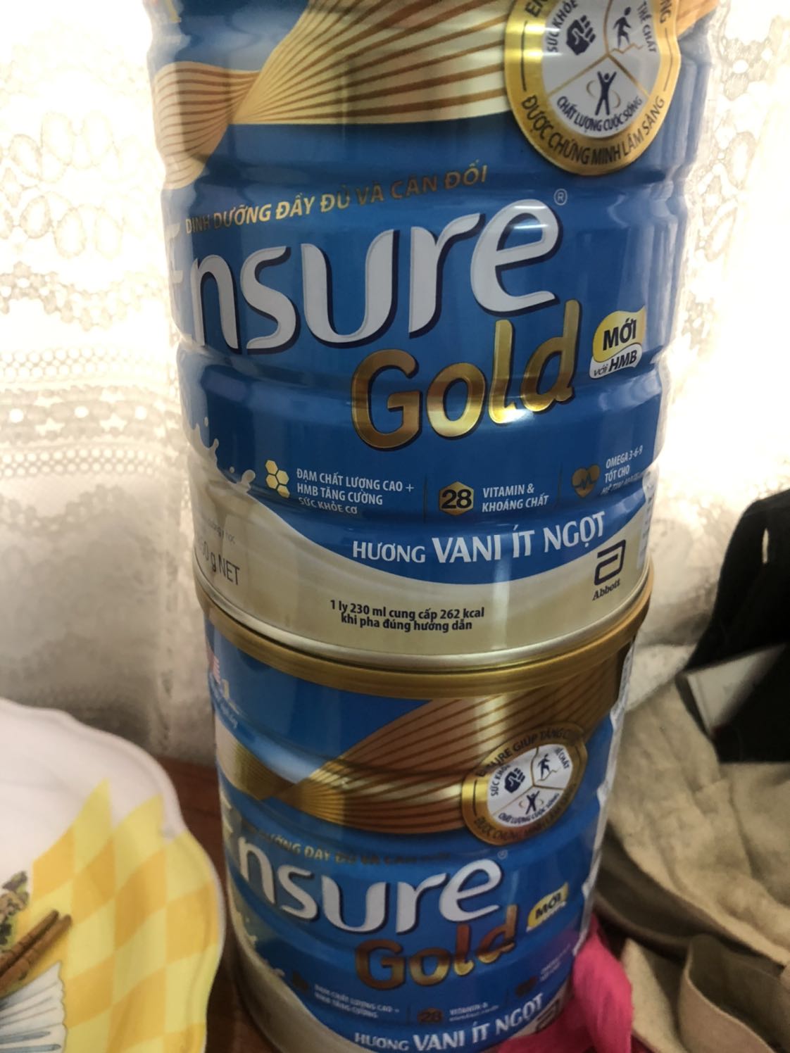 Đọc review hơi hoang mang về cách đóng gói sp (đến tay khách hay bị rách tem, móp hộp, sữa đổ ra ngoài) nhưng may mắn lúc nhận hàng mọi thứ nguyên vẹn. Mình nghĩ shop đã rút kinh nghiệm nên mình rất ưng ý cách gói hàng của shop. Hàng ok uống vị vani ít ngọt rất ngon