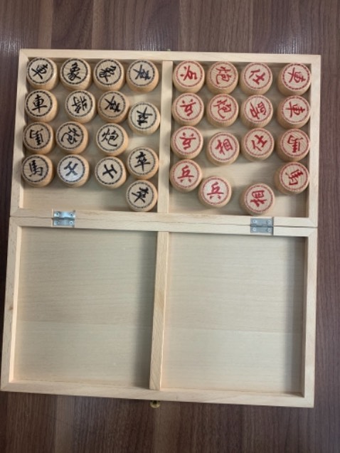 Cờ ổn đẹp nhá. Gỗ này ổn
Vẫn hơi nhẹ so với nhựa nha
Cảm ơn shop