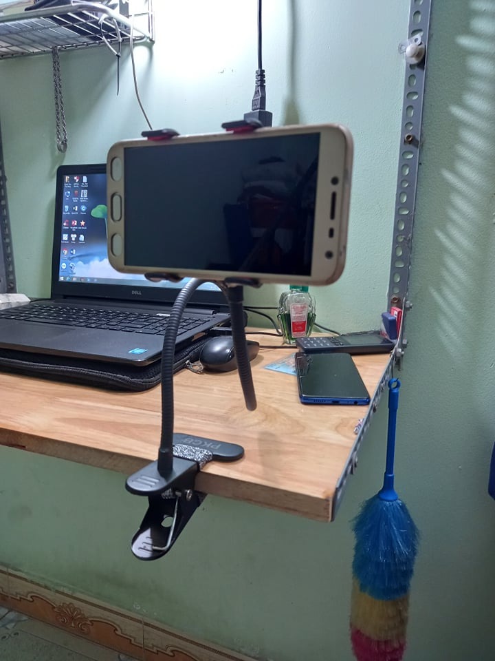 Hàng đẹp, chắc chắn, không bị xệ khi để điện thoại cao. Giao hàng nhanh không tưởng (chiều chủ nhật đặt là sáng thứ 2 đã có).
Cực kỳ hài lòng với sản phẩm.