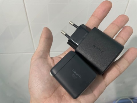 Hàng Đẹp chất lượng , sạc nhanh 
Nhưng hơi to so với tưởng tượng