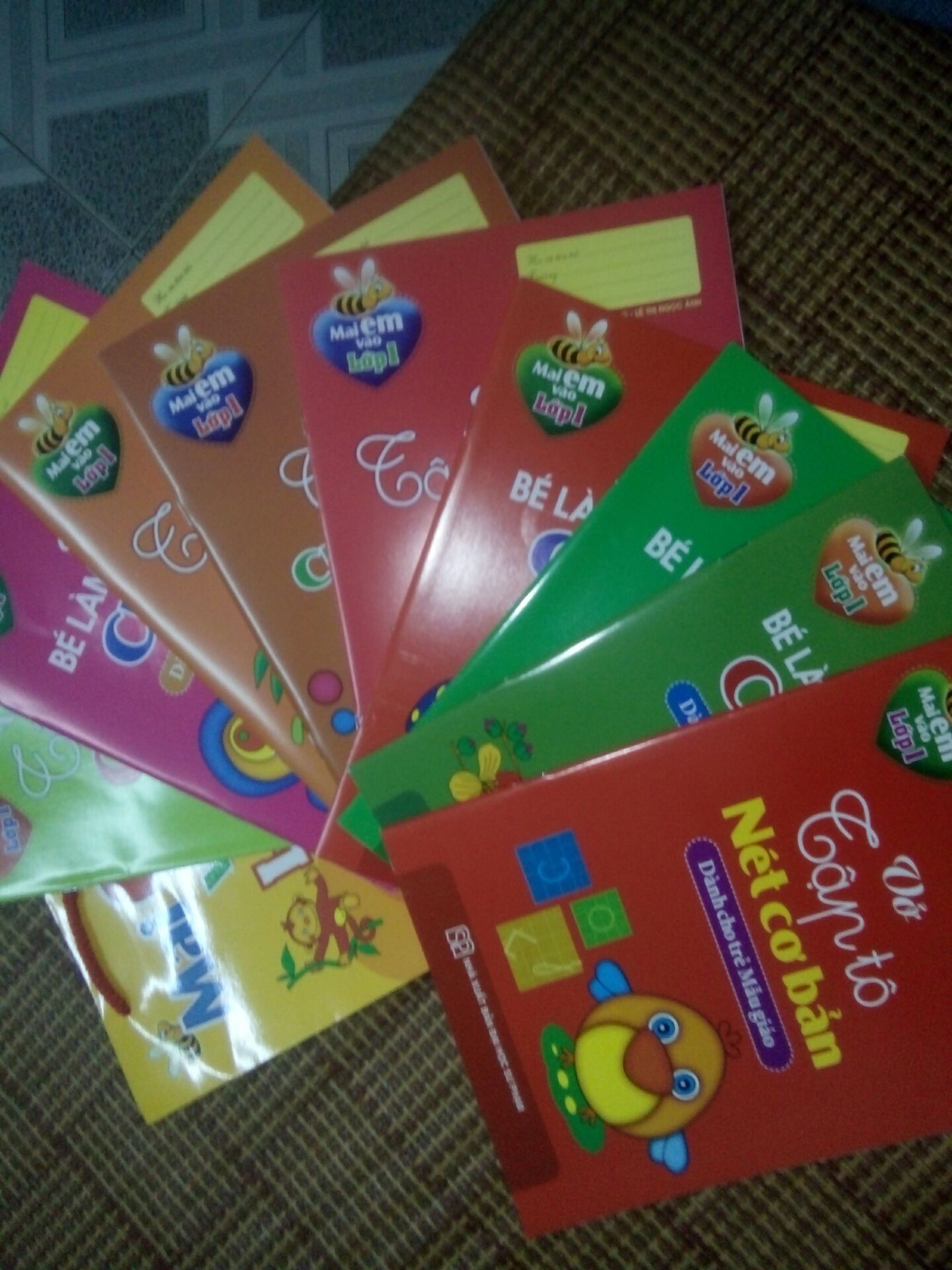 túi  đầy đủ  9 cuốn,trình  bày đẹp, dễ  hiểu,  bé  rất  thích. hơi  ít  trang.