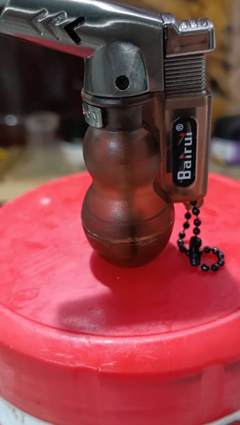 Giao hàng màu tối quá, màu trắng không giao cho khách