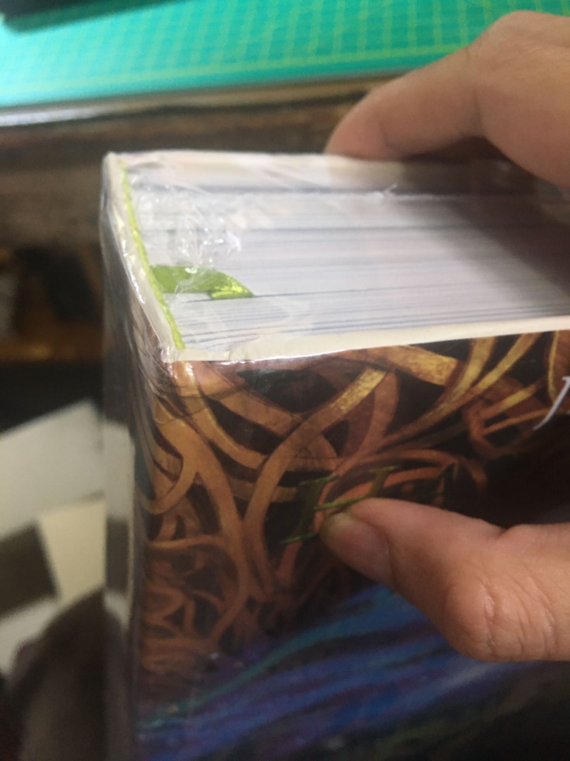 Vấn đề muôn thuở của Tiki. Đóng gói hàng siêu tệ. Mua cuốn sách cả triệu bạc nhưng lại bị gãy góc. Mình đã góp ý ko biết bao lần cho tiki nhưng tình trạng này 2 năm nay vẫn ko dc cải thiện. Đây sẽ là lần cuối cùng mình mua sách ở tiki.