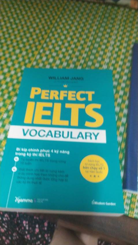 Chất lượng giấy tốt, dày lắm mọi người ạ. Gần 600 trang , ghi cả phiên âm từ mới nữa. Cách dùng thì phải chờ thời gian . Sách mới, giáo cũng gọi là nhanh bình thường