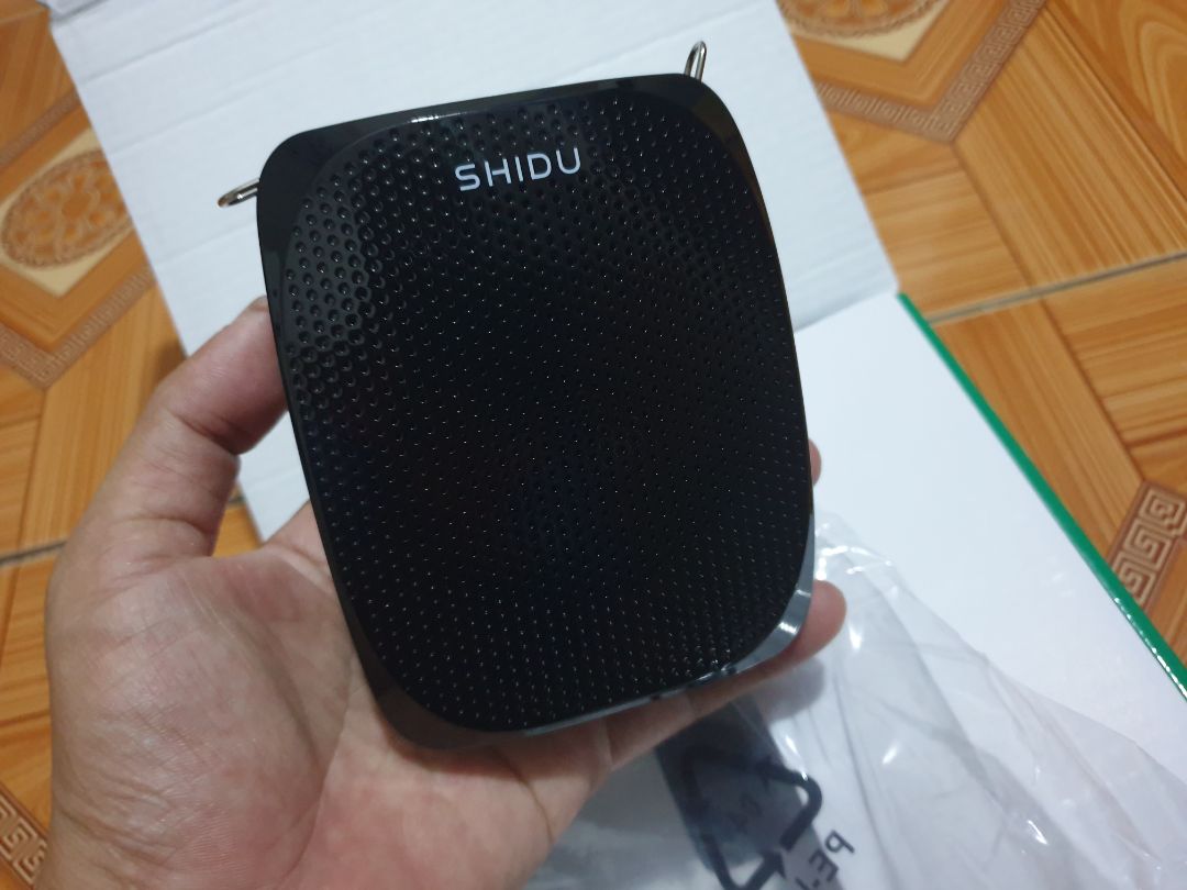 Nhỏ gọn, chất lượng tốt, âm thanh rõ không bị rè hay hú. Giá cả hợp lý và giao hàng nhanh.
Vì chất lượng tốt nên đã mua 3 cái. Nói chung hài lòng.