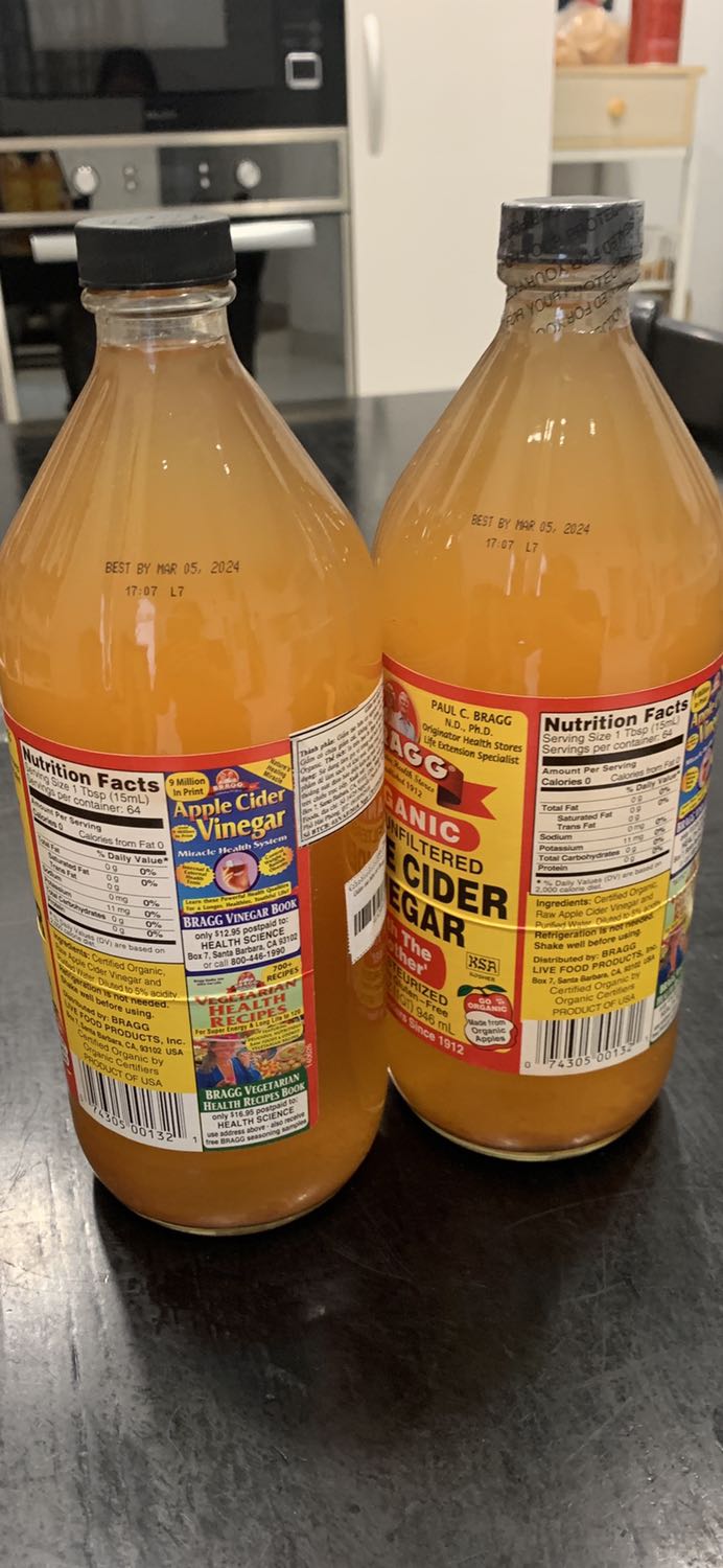 Giao hàng nhanh, đóng gói cẩn thận vừa phải. Combo 2 chai giấm táo hữu cơ 946ml thì có 1 chai seal bị bung ra không biết do shop đóng gói vô ý làm tróc seal hay do cố ý giao hàng không còn nguyên vẹn (?!)