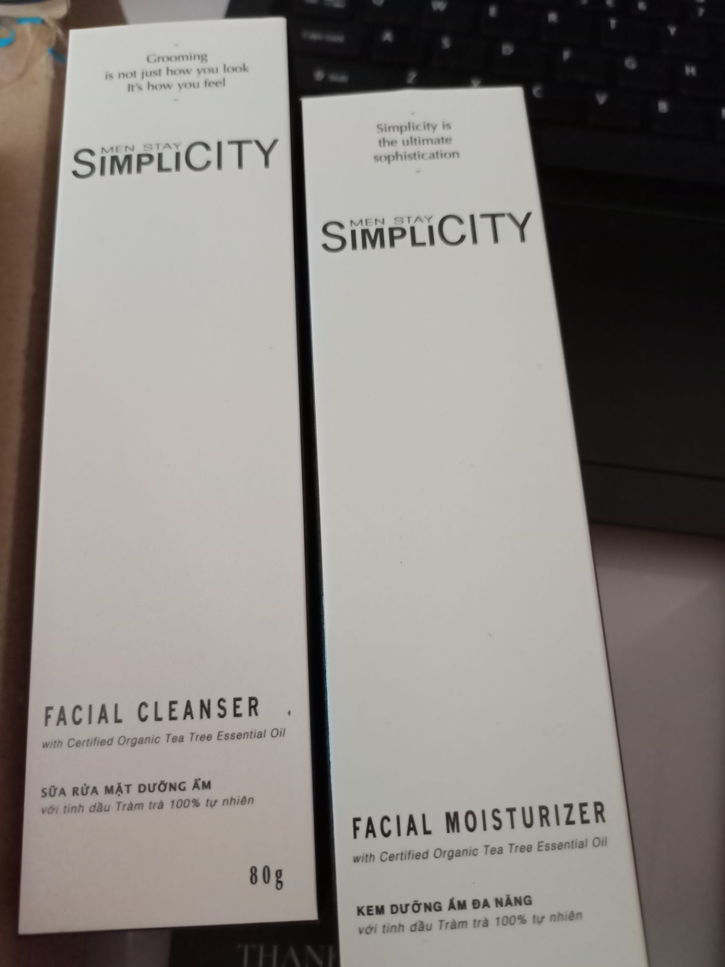 mua để tết về quê cho bớt đồ lỉnh kỉnh. Chỉ 2 tuýp này vs 1 chai tẩy trang là quẩy tết ok luôn. Đóng gói cẩn thận, sản phẩm tốt